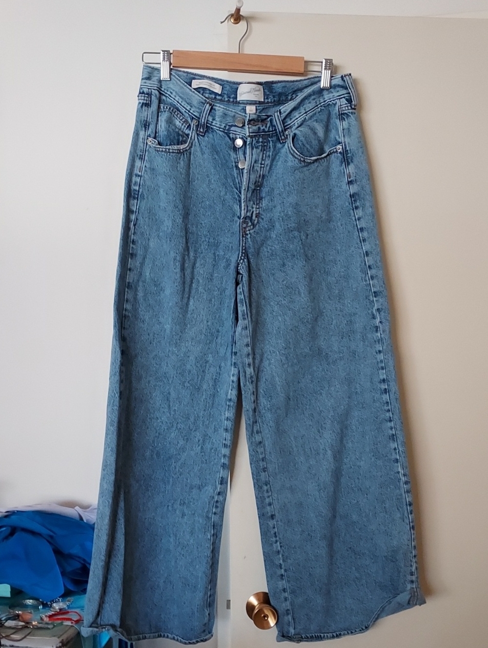 Universal Thread High-Rise Wide Leg Jeans in Light Blue Wash